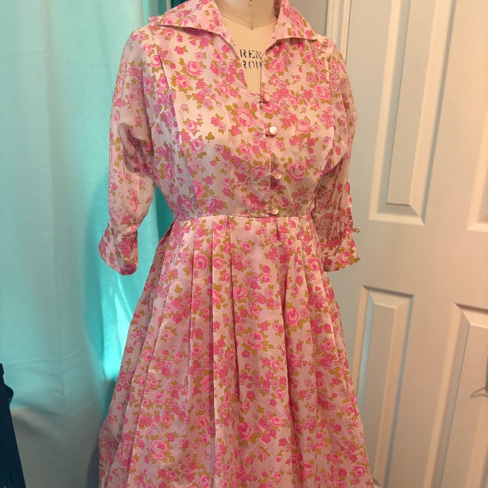True Vintage 1950s Pink Floral Dress | Pearlescent Buttons & Metal Side Zipper